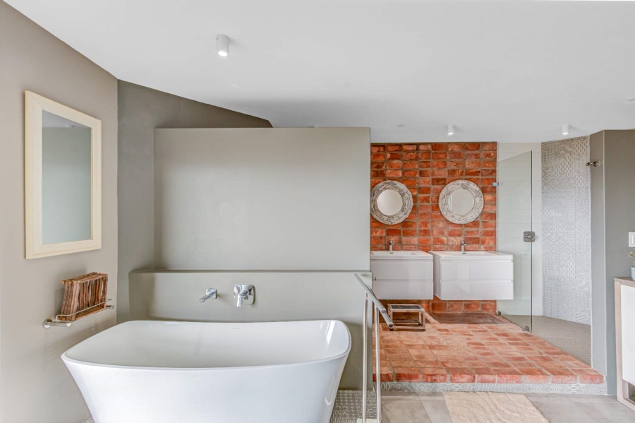 6 Bedroom Property for Sale in Brenton On Sea Western Cape